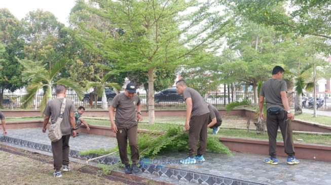 Gotong Royong Massal Warnai Aksi Kebersihan Sengeti